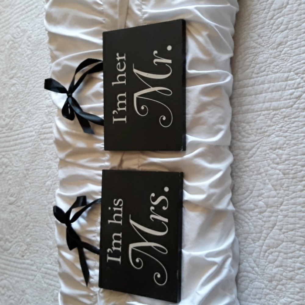 Wooden wedding signs (set of 2).